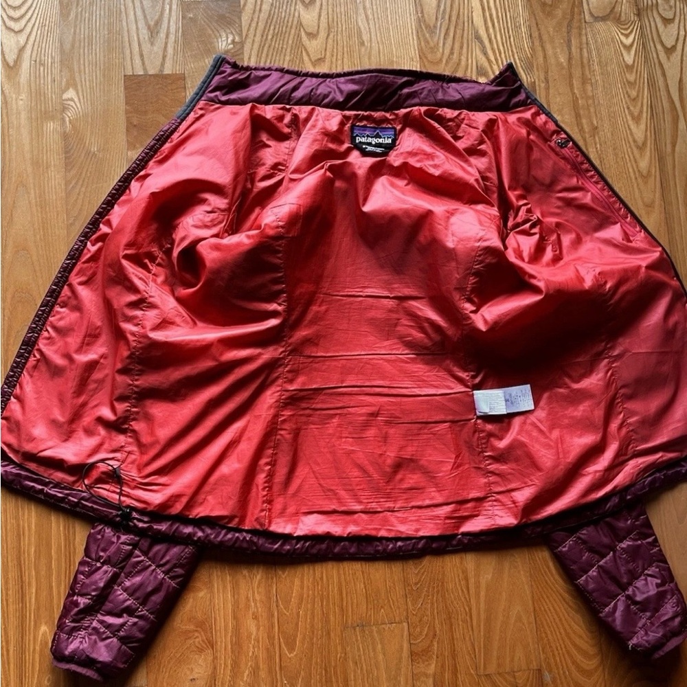 Patagonia Women's Burgundy Puffer Jacket medium - Picture 5 of 8